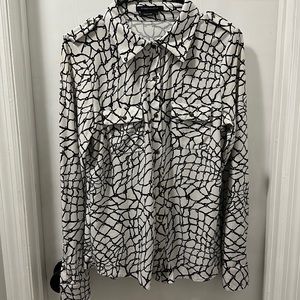 BCBGMaxazria Chainlink Pattern Blouse Womens size Medium